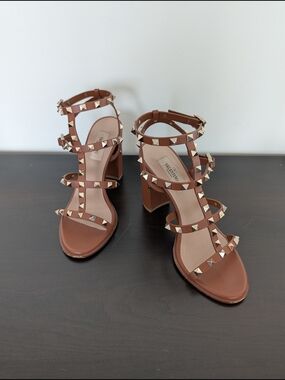 Valentino Garavani 90mm Rockstud Brown Leather Block Heel Sandals